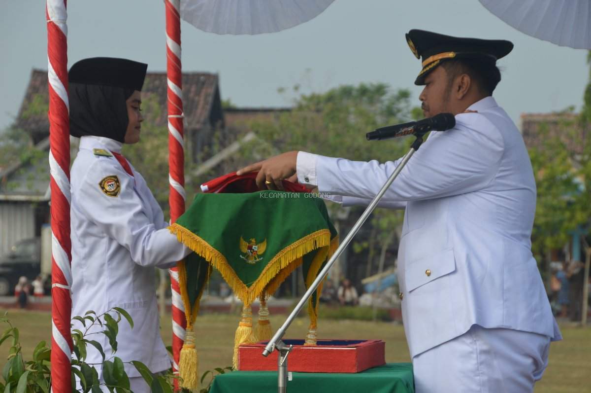 Kecamatan Godong Gelar Upacara Pengibaran Bendera Merah Putih Peringati HUT ke-81 RI